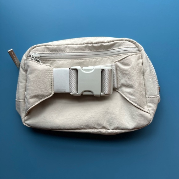 NWT Lulu Off-white Large Everywhere Belt Bag - Picture 3 of 8